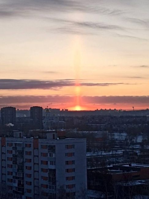 Солнечный столб заметили в небе над Нижним Новгородом 
..