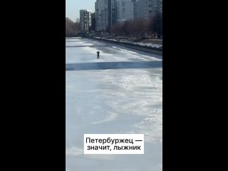 На реке Смоленке заметили петербуржца, который не спешит закрывать лыжный..