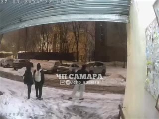 Трое в черных капюшонах устроили стрельбу в Самаре 

Полиция начала проверку

На записи камер..