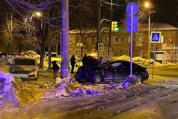 Два человека пострадали в столкновении двух легковушек в Самаре 

Авария произошла вечером 29 февраля 2024 года..