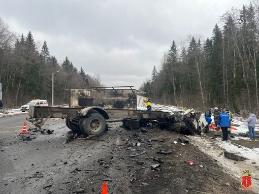 Смертельное ДТП в Гатчинском районе.
 
В районе деревни Старое Поддубье столкнулась фура с автомобилем BMW...