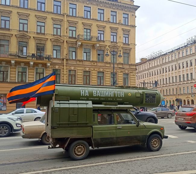 На Невском проспекте всё стабильно. Если увидите этого водителя, передайте, что Вашингтон в другую..