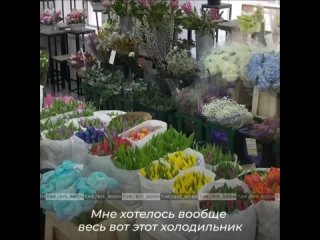 Уроженец Таджикистана привез две машины цветов к  «Крокус Сити Холлу»

Мужчина возложил цветы к мемориалу..