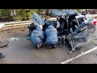 Полицейские на Терпилицком шоссе в Волосово столкнулись с фурой.

25-летний сотрудник полиции погиб, тяжелые..