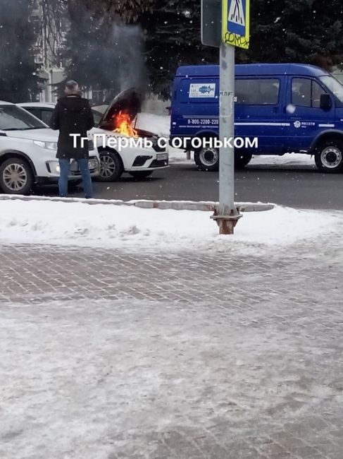 Перед ДК Солдатова произошло ДТП, одно авто..