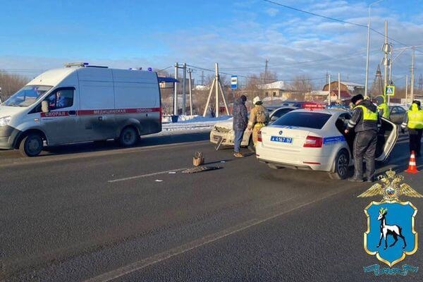 В Самарской области женщина погибла под колесами автомобиля 

ДТП произошло утром 13 марта 2024 года на дороге..