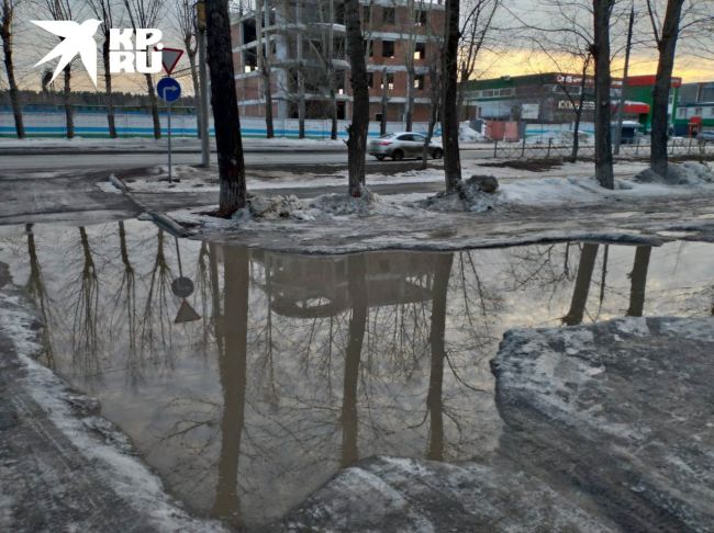 Новосибирцы жалуются на гигантские лужи в городе

А ведь снега еще много. В редакцию КП-Новосибирск..
