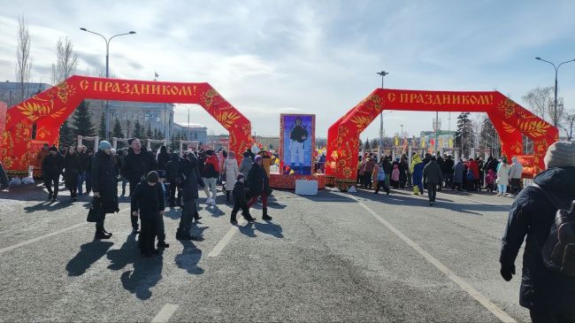 Масленица 17 марта: тысячи самарцев провожают зиму на пл. Куйбышева 

Подробный репортаж корреспондента tvsamara..