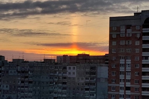 Солнечный столб заметили в небе над Нижним Новгородом 
..