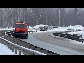 Трассы в Челябинской области заметает снегом. Службы проводят противогололедную обработку. 

Видео:..