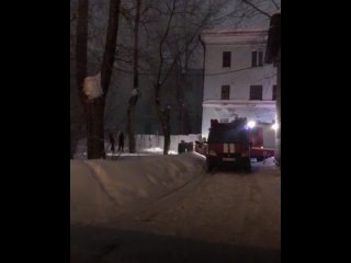 🔥 Сегодня ночью произошел пожар в расселённом доме на Куйбышева, 68

Перед этим жильцы соседнего дома видели,..