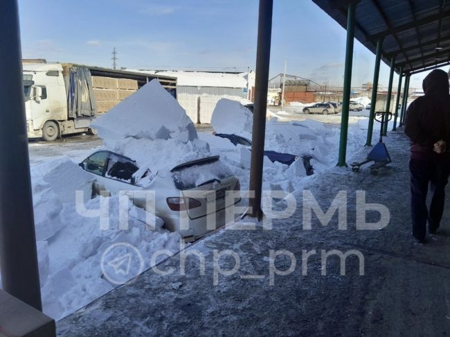 Вчера на одном и предприятии в Перми на машины сошел..