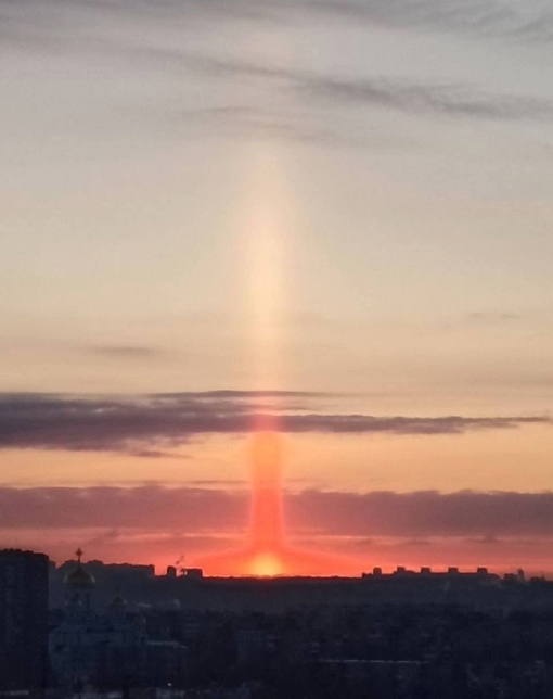 Солнечный столб заметили в небе над Нижним Новгородом 
..