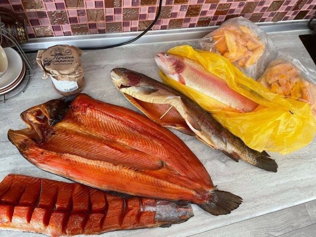 Любителям морепродуктов, рыбы и икры посвящается!😋 

- Форель прямо с хозяйств
- Свое копчение небольшими..