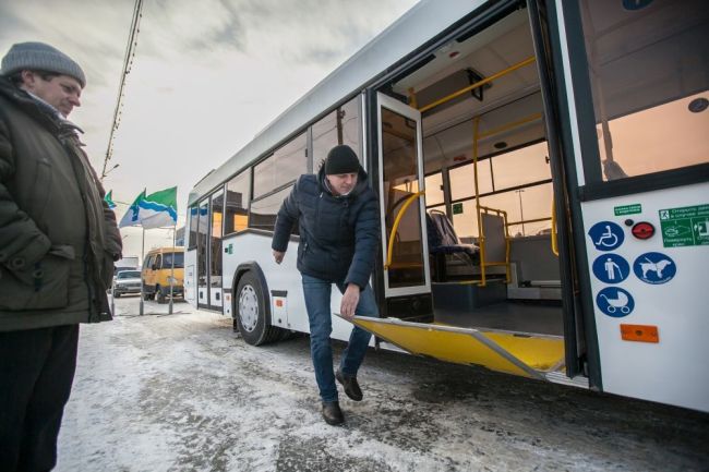 В Новосибирске суд обязал водителей автобусов принимать оплату безналом 

Новосибирцы два последних года..