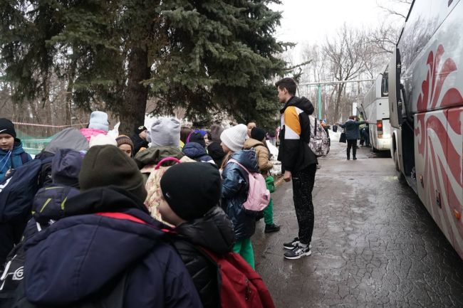 Самарцы встретили эвакуированных из Белгородской области детей

В понедельник, 25 марта, в Самарскую область..