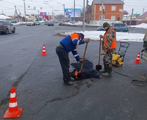 Омские дороги начнут ремонтировать уже в апреле

В этом году в Омске планируют отремонтировать более 450 улиц...