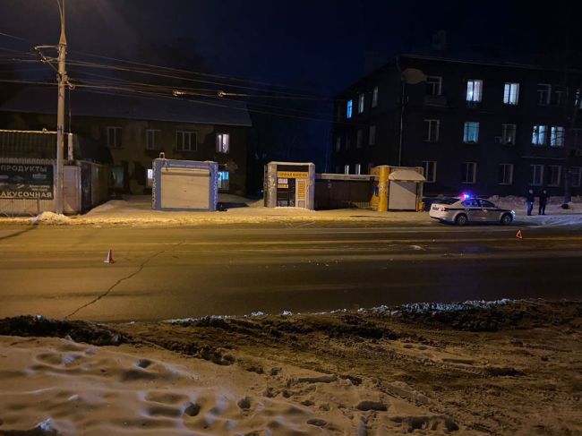Двое мужчин переходили дорогу в неположенном месте и попали под колеса авто в Новосибирске 

Авария..