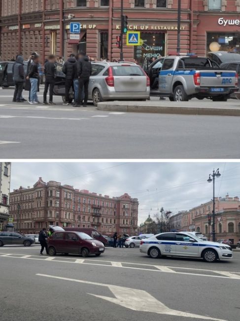В Петербурге полиция и ОМОН ловят мигрантов

Силовики проводят в городе операцию «Антимигрант», сообщают..