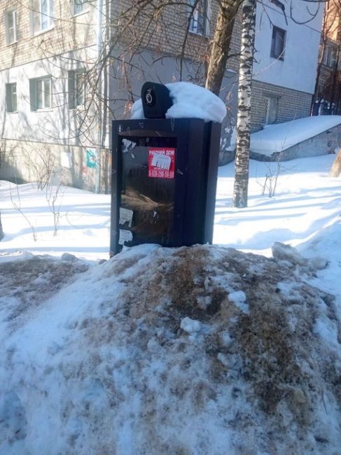 Невеселое наблюдение от нашего читателя.

«Паркоматы и электронные табло в районе Медицинской стоят в..