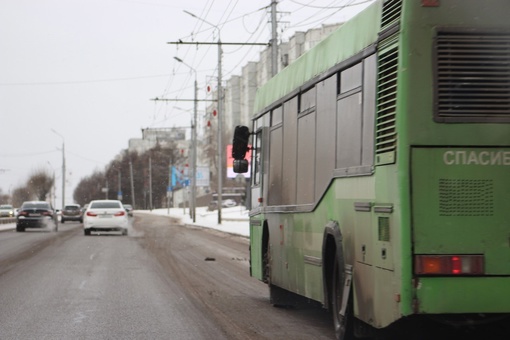 В Красноярске 13-летнюю девочку высадили из автобуса

13-летнюю школьницу высадили из автобуса №90 в..