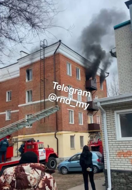 Еще один пожар сегодня - в Каменске-Шахтинском загорелось..