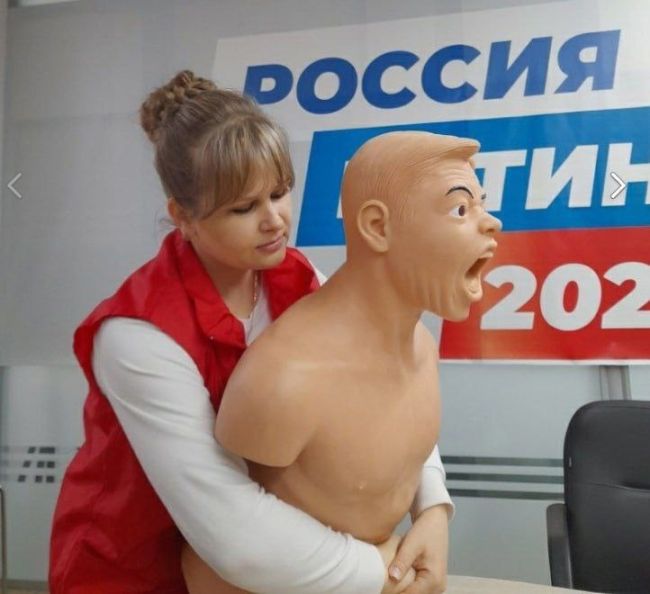 Уникальное фото: россиянина тащат голосовать за Национального..