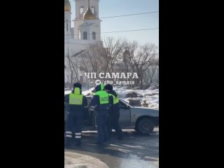 Курьер на ВАЗ 2114 в Самаре устроил погоню с экипажами ДПС 

Полиция задержала гонщика

На улице Ново-Садовой в..