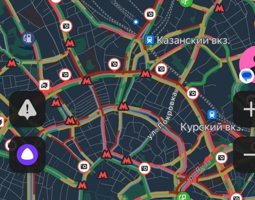 В Москве пробки 7 баллов, что довольно нетипично для этого времени.

Сообщается о мёртвых заторах на ряде улиц..