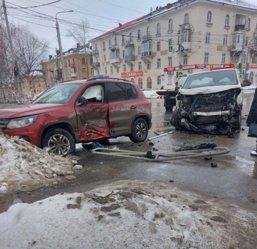 От подписчиков 

ДТП в Березниках. Кто-то не уступил дорогу. Все живы. Будьте внимательнее на..