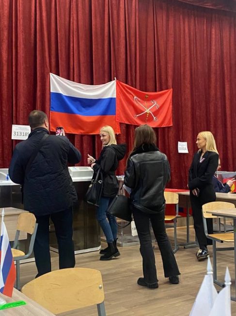 В Петербурге выгоняют с участков независимых наблюдателей и волонтёров

Первый день президентских выборов..
