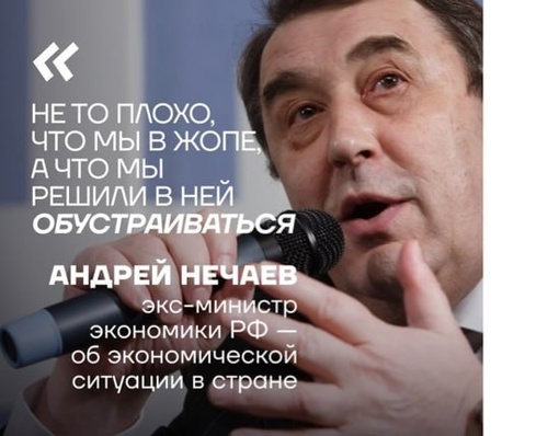 Огромная очередь из желающих проголосовать в полдень на участке в Петербурге. Подобные сегодня можно было..