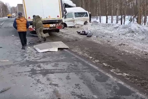 В Семеновском округе водитель микроавтобуса столкнулся с фурой и погиб

Авария случилось сегодня днем на..