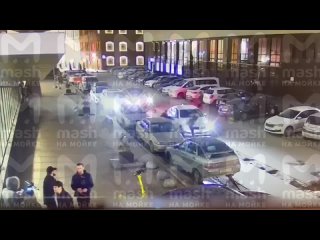 Неизвестные устроили массовую драку со стрельбой в центре Петербурга

Полиция ищет участников потасовки у..