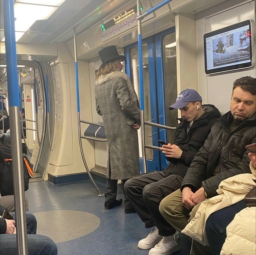 Порой в московском метро можно совершить небольшой скачок назад во..