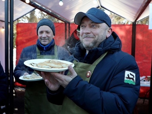 🥞Уфимский чиновник продал блин почти за 6000 рублей 
 
Необычная акция «Добрый блин» прошла в Уфе. На площади..