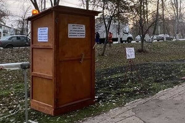 В Самаре на улице Мичурина установили деревянный туалет 

Сооружение будет напоминать жителям дома о..