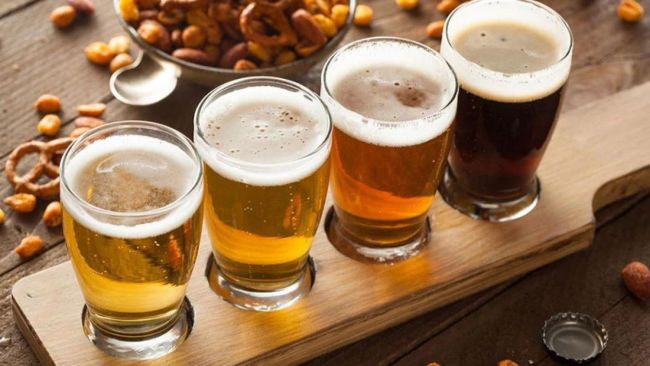 Цена на пиво повысится до 15% уже с 1 апреля, следует из писем крупнейших производителей алкоголя к ритейлерам...