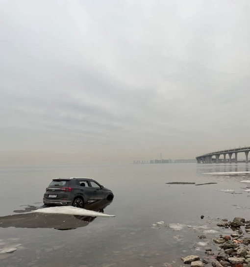 В Финском заливе нашли Chery Tiggo. Внедорожник заметили на Канонерском острове в 10 метрах от берега без правого..