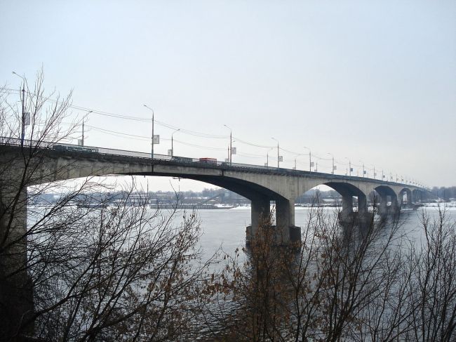 Ограничения продлятся до ноября

В Новосибирске на Октябрьском мосту временно сузят проезжую часть по..
