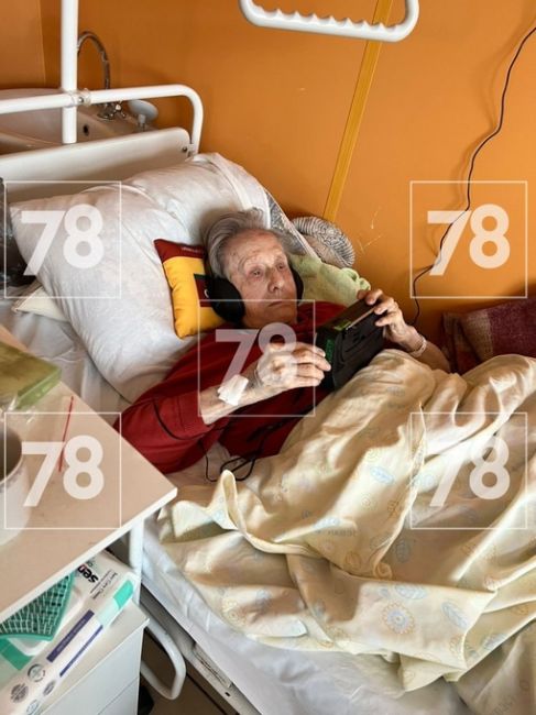 В Елизаветинской больнице врачи успешно прооперировали 102-летнюю пенсионерку-тиктокершу.
 
Как рассказала..