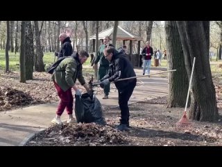 В Москве сегодня прошел общегородской субботник.

Выходили на..