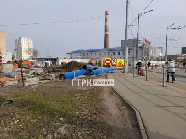 В Самаре перекрыли пешеходную зону на Московском шоссе 

Кадры с места событий

В Самаре пешеходы более не..