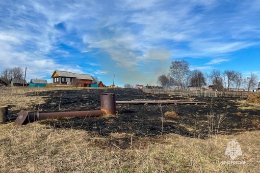 🔥Вчера из-за неосторожного обращения с огнем загорелась трава в деревне Трифаново, Юсьвинского округа...