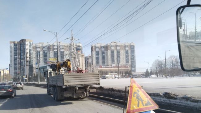 В Самаре на ул. Садовой начали фрезеровать старое покрытие 

Старое покрытие автодороги уже снято

В рамках..