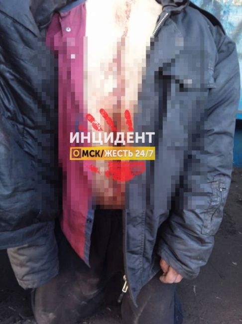 ❗Жесть❗На остановке в Тюкалинске нашли повешенного мужчину со вспоротым животом. 

Фото без цензуры (18+)..