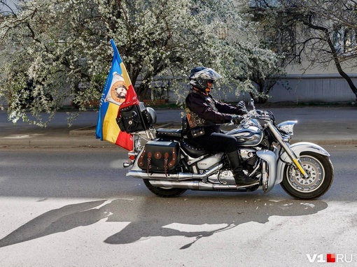 Мотоклуб «Ночные волки» открыли мотосезон в Волгограде 😎🤘

🏍🏍 Мотоциклисты собрались на проспекте..