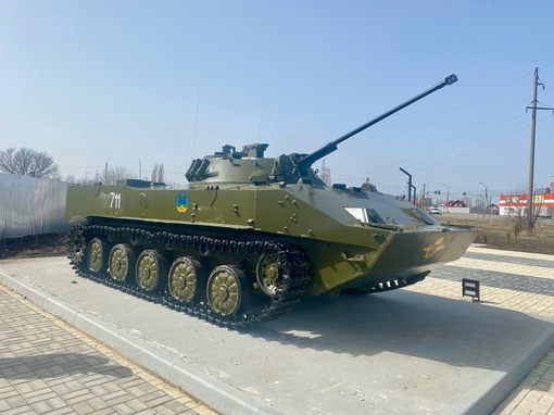 Боевые машины начали заселять парк Патриотов в Борисоглебске. Сегодня, 2 апреля, здесь установили..
