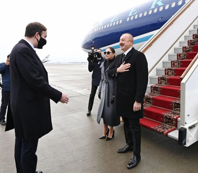 Президент Азербайджана Алиев прибыл на переговоры в Москву. Прямо в момент встречи с Путиным суд огласит..