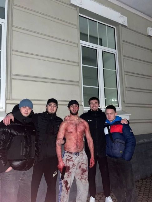 В Таганроге сотрудниками ФСБ и полиции задержан украинский хулиган, который [https://vk.com/wall-36039_10013878|избивал и..